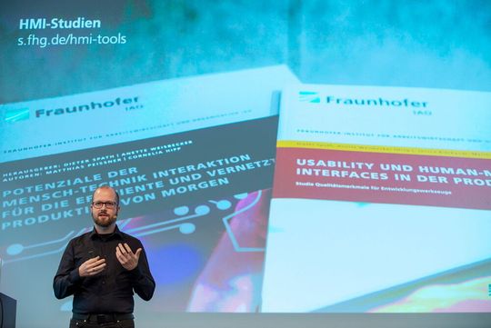 David Blank vom Fraunhofer IAO erklärte: „Um die HMI-Tools der Zukunft definieren zu können, müssen wir gemeinsam Forschung betreiben.“ David Blank vom Fraunhofer IAO erklärte: „Um die HMI-Tools der Zukunft definieren zu können, müssen wir gemeinsam Forschung betreiben.“