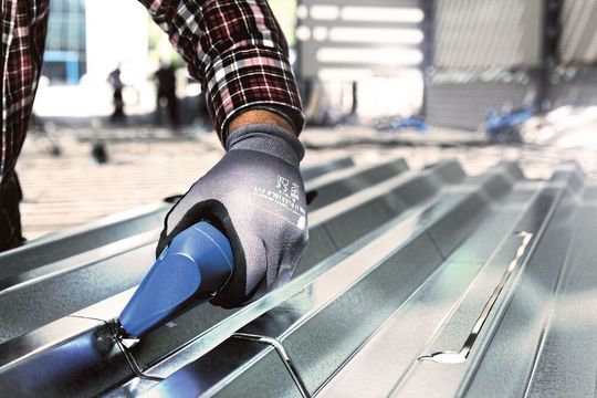 Die neue Nibblerserie Trutool N 160 gibt es kabelgebunden oder als Akkuversion. Optional und schnell können die Systeme zu Profilnibblern gemacht werden. Sie schneiden bis zu 1,6 mm dicke Bleche verschiedenster Art. Die neue Nibblerserie Trutool N 160 gibt es kabelgebunden oder als Akkuversion. Optional und schnell können die Systeme zu Profilnibblern gemacht werden. Sie schneiden bis zu 1,6 mm dicke Bleche verschiedenster Art.