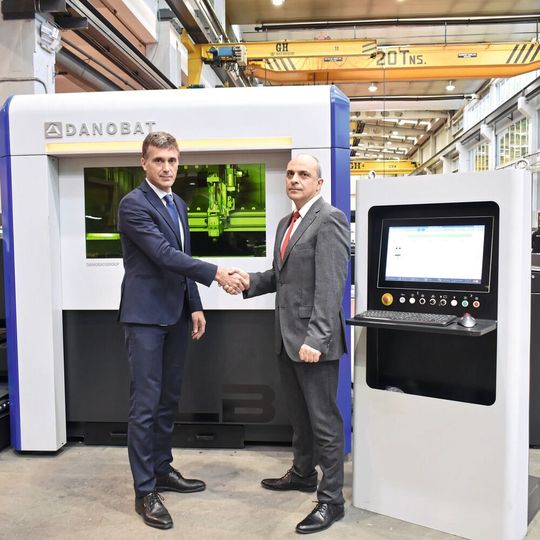 Gemeinsam für ein modernes Laserschneidsystem: Asier Sasiain, Geschäftsführer von DANOBAT Sheet Metal (links), und Francisco Pérez, Direktor des OEM-Bereichs bei Lantek. Gemeinsam für ein modernes Laserschneidsystem: Asier Sasiain, Geschäftsführer von DANOBAT Sheet Metal (links), und Francisco Pérez, Direktor des OEM-Bereichs bei Lantek.