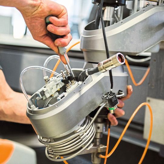 STM Waterjet bietet jetzt einen Komplettservice samt 8 Jahre geltender Garantieverlängerung für Schneidanlage und Hochdruckpumpe. STM Waterjet bietet jetzt einen Komplettservice samt 8 Jahre geltender Garantieverlängerung für Schneidanlage und Hochdruckpumpe.