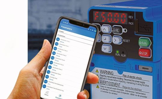 Eine intelligente Einrichtung führt den Benutzer durch die Parametereinstellungen des Frequenzumrichters Q2V. Eine intelligente Einrichtung führt den Benutzer durch die Parametereinstellungen des Frequenzumrichters Q2V.