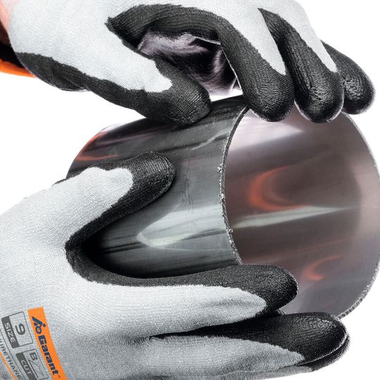Schnittschutzhandschuhe schützen die Hände beim Umgang mit scharfkantigen Gegenständen. In silikonfreier Ausführung hinterlassen sie auch keine beim Lackieren störende Griffspuren. Schnittschutzhandschuhe schützen die Hände beim Umgang mit scharfkantigen Gegenständen. In silikonfreier Ausführung hinterlassen sie auch keine beim Lackieren störende Griffspuren.
