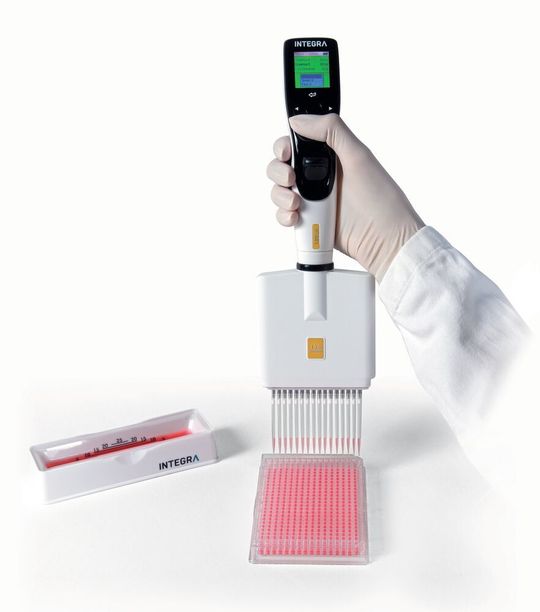 Viaflo-Pipette mit 384-Well-Format Viaflo-Pipette mit 384-Well-Format