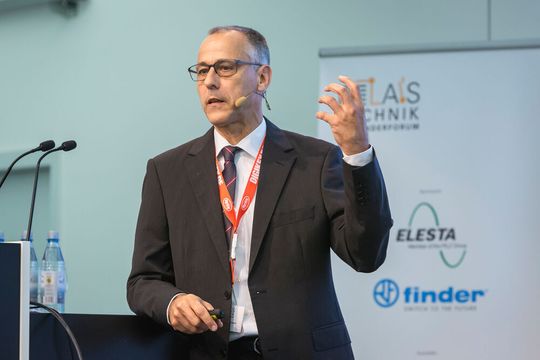 Relaisauswahl: Schaltverhalten von Relaiskontakten im mittleren Lastbereich mit Jürgen Steinhäuser (Elesta).