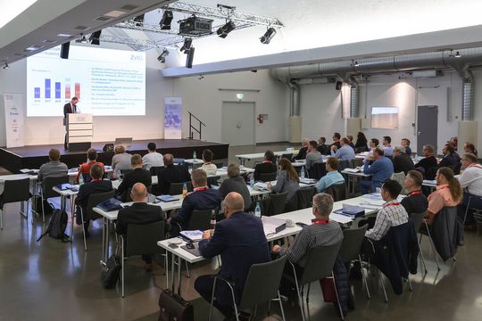 2. Anwenderforum Relais: Aktuelle Trends und Entwicklungen diskutierte die Relaisbranche mit Anwendern am 16. und 17. Oktober 2019 im Würzburger VCC. 2. Anwenderforum Relais: Aktuelle Trends und Entwicklungen diskutierte die Relaisbranche mit Anwendern am 16. und 17. Oktober 2019 im Würzburger VCC.