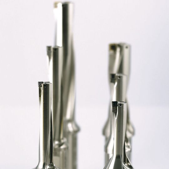 The low axial forces and therefore the low tool deflection rate allow tight bore tolerances. The low axial forces and therefore the low tool deflection rate allow tight bore tolerances.