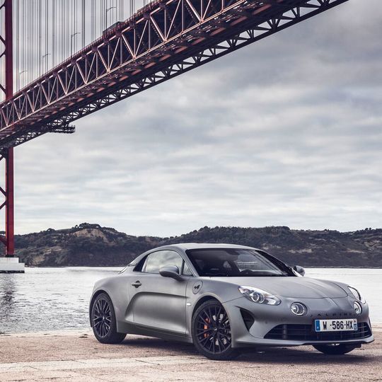 Die Alpine S leistet 215 kW/292 PS. Die Alpine S leistet 215 kW/292 PS.