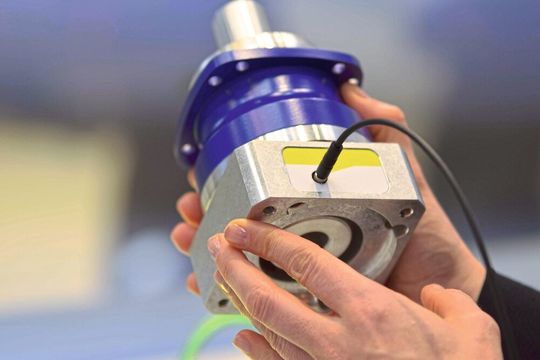 Smarte Getriebe von Wittenstein verfügen über ein integriertes Sensormodul mit IO-Link-Schnittstelle. Smarte Getriebe von Wittenstein verfügen über ein integriertes Sensormodul mit IO-Link-Schnittstelle.