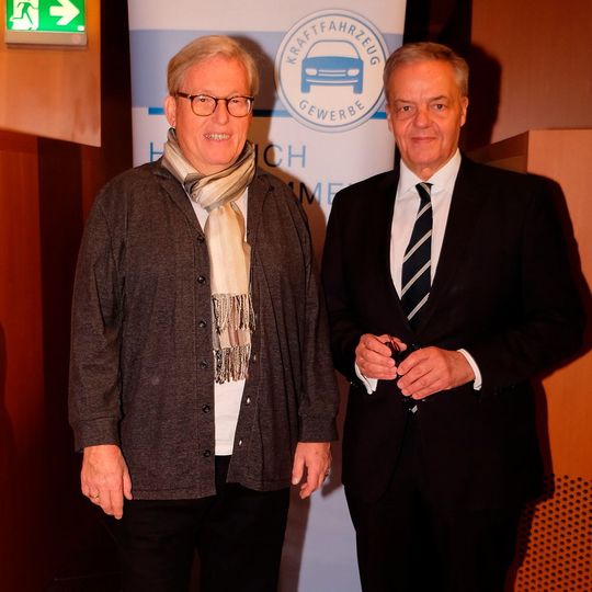 Prominent besetzt: Oswald Metzger (li.) und Christoph Konrad (ZDK) beim Berliner Automobildialog. Prominent besetzt: Oswald Metzger (li.) und Christoph Konrad (ZDK) beim Berliner Automobildialog.