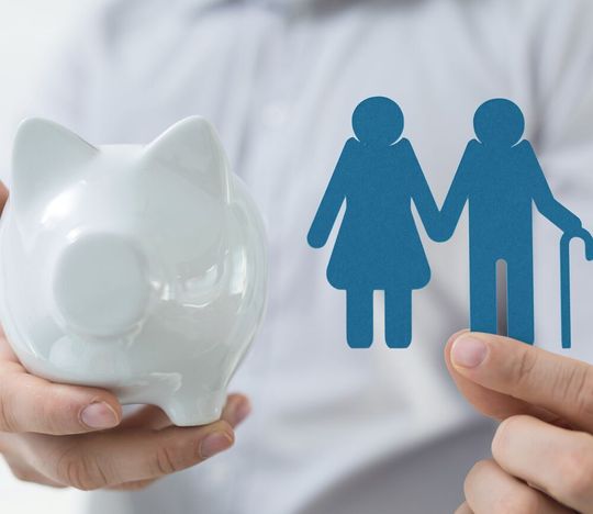 Abb.1: Arbeitnehmer sollten dafür sorgen, dass sie im Alter finanziell abgesichert sind. Abb.1: Arbeitnehmer sollten dafür sorgen, dass sie im Alter finanziell abgesichert sind.