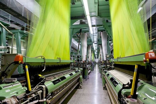 Bei komplexen Fertigungsprozessen, wie sie z. B. in der Textilherstellung vorzufinden sind, muss die Drehzahl überwacht werden, um eine fehlerfreie Produktion zu gewährleisten. Bei komplexen Fertigungsprozessen, wie sie z. B. in der Textilherstellung vorzufinden sind, muss die Drehzahl überwacht werden, um eine fehlerfreie Produktion zu gewährleisten.