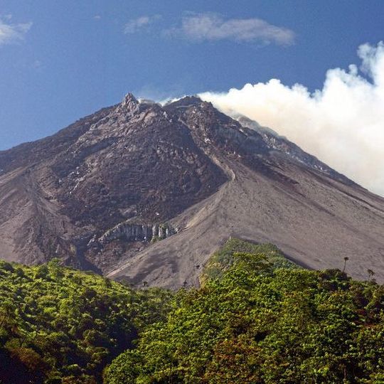 Der Schichtvulkan Merapi im indonesischen Java Der Schichtvulkan Merapi im indonesischen Java