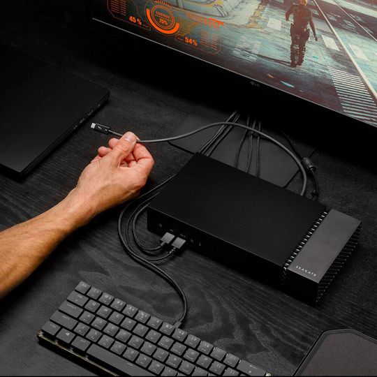 Maximalen Gaming-Spaß verspricht Seagate den Käufern des neuen Firecuda Gaming Docks. Maximalen Gaming-Spaß verspricht Seagate den Käufern des neuen Firecuda Gaming Docks.