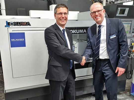 V. l.: Dr. Dirk Hessel, Geschäftsführer Dr. Kaiser, und Andreas Lemaire, Produktmanager Schleifen bei Okuma, vor der gemeinsamen Lösung auf der EMO Hannover 2019. V. l.: Dr. Dirk Hessel, Geschäftsführer Dr. Kaiser, und Andreas Lemaire, Produktmanager Schleifen bei Okuma, vor der gemeinsamen Lösung auf der EMO Hannover 2019.