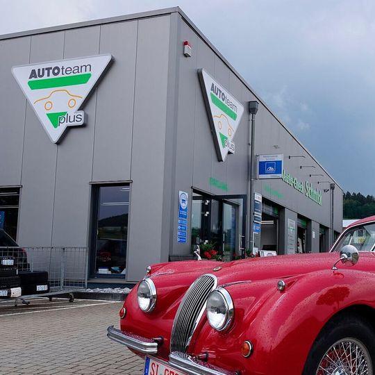 Bei Auto-Check Schmick aus Netphen kümmern sich zwei Brüder um das Rundum-Wohl der Kunden. Bei Auto-Check Schmick aus Netphen kümmern sich zwei Brüder um das Rundum-Wohl der Kunden.