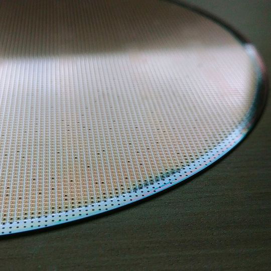 Chemical engineers at EPFL have developed a new method for atomic layer deposition, a technique commonly used in high-quality microelectronics. Chemical engineers at EPFL have developed a new method for atomic layer deposition, a technique commonly used in high-quality microelectronics.