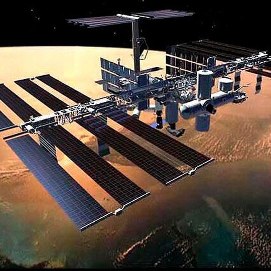 Ansicht der kompletten Installation, bei der die Tests im Rahmen des Materials International Space Station Experiment der NASA durchgeführt werden. Ansicht der kompletten Installation, bei der die Tests im Rahmen des Materials International Space Station Experiment der NASA durchgeführt werden.