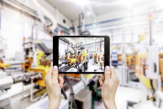 Den Zustand der gesamten Anlage im Blick: Schaeffler bietet digitale Services, die Analysen auf Basis von Schwingungs- und Betriebsdaten einfach zugänglich machen. Den Zustand der gesamten Anlage im Blick: Schaeffler bietet digitale Services, die Analysen auf Basis von Schwingungs- und Betriebsdaten einfach zugänglich machen.