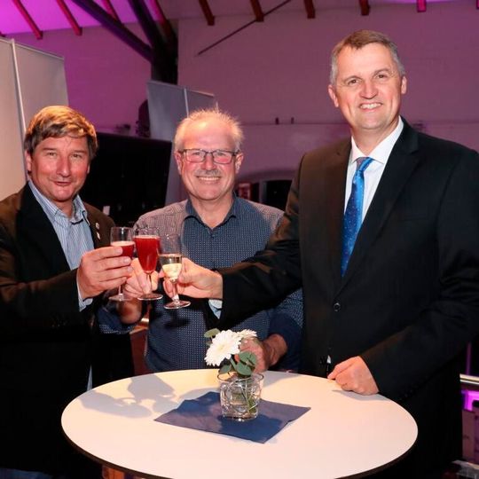 Die drei fränkischen „Macher“ hinter dem Landesverbandstag in Nürnberg: (v.l.n.r.) stv. Obermeister und Lehrlingswart Klaus Holler, stv. Obermeister Horst Purucker und Obermeister Peter Melzer. Die drei fränkischen „Macher“ hinter dem Landesverbandstag in Nürnberg: (v.l.n.r.) stv. Obermeister und Lehrlingswart Klaus Holler, stv. Obermeister Horst Purucker und Obermeister Peter Melzer.