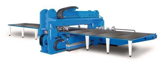 Die Multi Punch 4020 von Boschert ist speziell für die wirtschaftliche Bearbeitung von Blechen im Superformat von 4.000 x 2.000 mm konzipiert. Die Multi Punch 4020 von Boschert ist speziell für die wirtschaftliche Bearbeitung von Blechen im Superformat von 4.000 x 2.000 mm konzipiert.