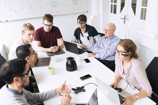 Übersetzungssystem: Wissenschaftler entwickeln ein tragbares, sicheres und erweiterbares Übersetzungssystem. Der übersetzte Text lässt sich dann beispielsweise direkt auf eine Brille projizieren. Übersetzungssystem: Wissenschaftler entwickeln ein tragbares, sicheres und erweiterbares Übersetzungssystem. Der übersetzte Text lässt sich dann beispielsweise direkt auf eine Brille projizieren.