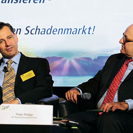 Dr. Jochen Tenbieg,ehem. Senior Exectuve Consultatnt Allianz (li.), und Peter Philipp, SV Sparkassen Versicherung, diskutieren auch in diesem Jahr wieder miteinander. Dr. Jochen Tenbieg,ehem. Senior Exectuve Consultatnt Allianz (li.), und Peter Philipp, SV Sparkassen Versicherung, diskutieren auch in diesem Jahr wieder miteinander.