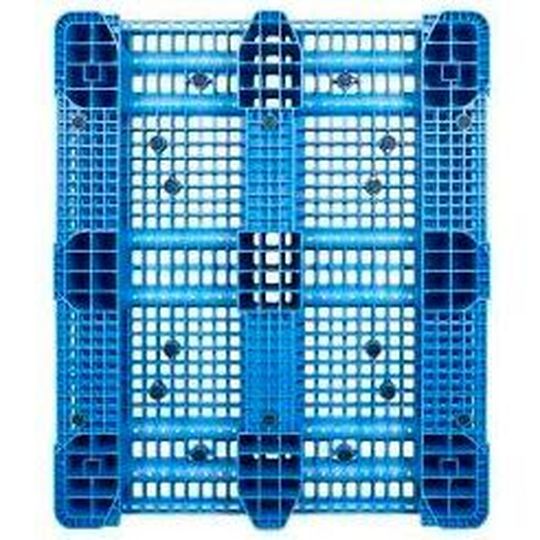 Diese neue Mehrwegpalette aus Kunststoff wurde für alle Bereiche der Glasbehälterindustrie entwickelt. Diese neue Mehrwegpalette aus Kunststoff wurde für alle Bereiche der Glasbehälterindustrie entwickelt.