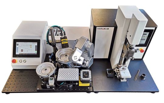 Le Meca500, un robot 6 axes ultra compact, est une solution unique pour le positionnement et la manipulation de petits composants dans des espaces confinés et parfaitement intégrable dans une ligne de production de type « Smart Micro Factory ». Le Meca500, un robot 6 axes ultra compact, est une solution unique pour le positionnement et la manipulation de petits composants dans des espaces confinés et parfaitement intégrable dans une ligne de production de type « Smart Micro Factory ».
