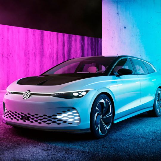 Der VW ID Space Vizzion ist von Form und Motorisierung schon sehr nah an der Serie, die 2021 auf die Straßen rollen wird. Der VW ID Space Vizzion ist von Form und Motorisierung schon sehr nah an der Serie, die 2021 auf die Straßen rollen wird.