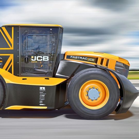 In der Spitze reichte es für den speziell präparierten JCB Fastrac 8000 für fast 250 km/h. In der Spitze reichte es für den speziell präparierten JCB Fastrac 8000 für fast 250 km/h.