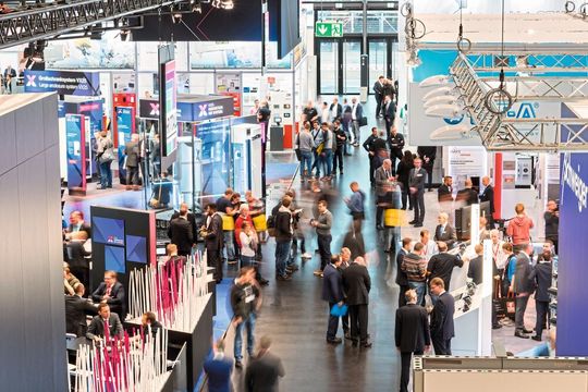 Auch auf der 30. SPS werden wieder zahlreiche Besucher erwartet, die sich über neueste Produktionstechniken und Entwicklungen in der elektrischen Automatisierung informieren wollen. Auch auf der 30. SPS werden wieder zahlreiche Besucher erwartet, die sich über neueste Produktionstechniken und Entwicklungen in der elektrischen Automatisierung informieren wollen.