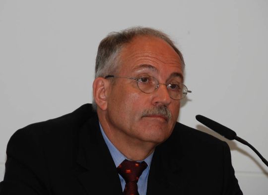 „Rote, weiße und grüne Biotechnologie bilden eine Einheit, die die Branche insgesamt innovativer und leistungsfähiger macht“, sagte Dr. Bernward Garthoff, Vorsitzender der Deutschen Industrievereinigung Biotechnologie. „Rote, weiße und grüne Biotechnologie bilden eine Einheit, die die Branche insgesamt innovativer und leistungsfähiger macht“, sagte Dr. Bernward Garthoff, Vorsitzender der Deutschen Industrievereinigung Biotechnologie.