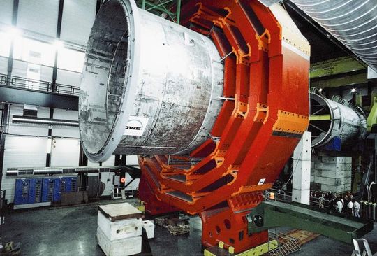 Eine der wichtigsten Datenschleudern für das Grid: der CMS-Detektor des CERN. Quelle: Bernd Schöne Eine der wichtigsten Datenschleudern für das Grid: der CMS-Detektor des CERN. Quelle: Bernd Schöne