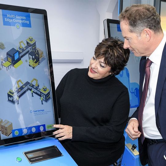 Nokia und AT&T haben in München ein IoT Innovation Lab eröffnet. Nokia und AT&T haben in München ein IoT Innovation Lab eröffnet.