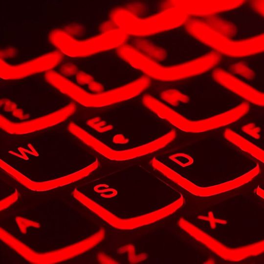 Via so-called social engineering, attackers take advantage of human weaknesses such as helpfulness or respect for authorities. Via so-called social engineering, attackers take advantage of human weaknesses such as helpfulness or respect for authorities.