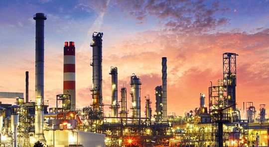 Die Grundstoffindustrie steht für ein Fünftel des CO2-Ausstoßes in Deutschland. Bis 2050 muss sie ihre Emissionen um knapp 180 Mio. t CO2 senken. Die Grundstoffindustrie steht für ein Fünftel des CO2-Ausstoßes in Deutschland. Bis 2050 muss sie ihre Emissionen um knapp 180 Mio. t CO2 senken.