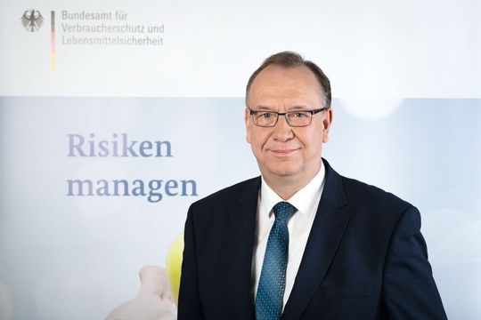 Dr. Helmut Tschiersky verlässt das BVL und übernimmt Leitungsfunktion im BMEL. Dr. Helmut Tschiersky verlässt das BVL und übernimmt Leitungsfunktion im BMEL.