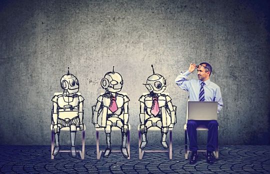 So einfach ist es dann doch nicht: Digitalisierung und Automatisierung können nicht die benötigten Fachkräfte ersetzen. So einfach ist es dann doch nicht: Digitalisierung und Automatisierung können nicht die benötigten Fachkräfte ersetzen.