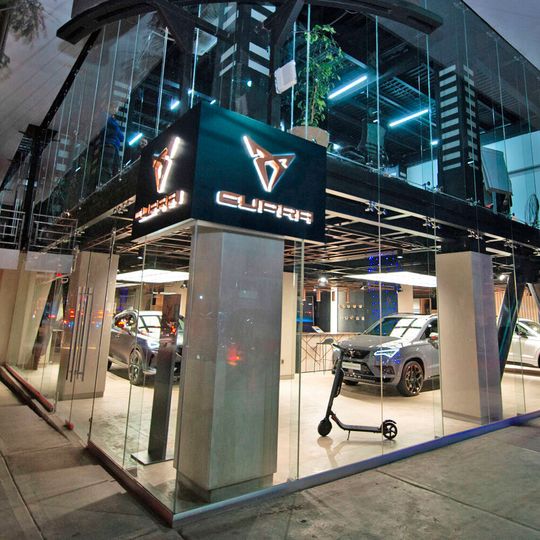In Mexiko-Stadt hat der weltweit erste Flagship-Store von Cupra eröffnet. In Mexiko-Stadt hat der weltweit erste Flagship-Store von Cupra eröffnet.
