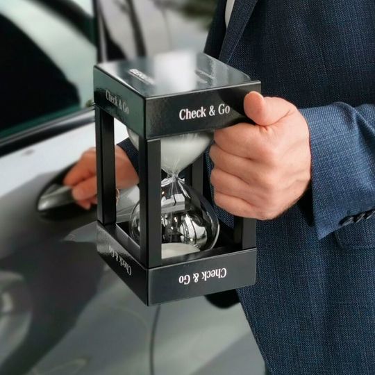 Die „Check & Go“- Sanduhr ist der optische Anker des gleichnamigen Prozesses, mit dem der Betrieb den Spontankunden auffängt und in den geordneten Betriebsablauf einbindet. Die „Check & Go“- Sanduhr ist der optische Anker des gleichnamigen Prozesses, mit dem der Betrieb den Spontankunden auffängt und in den geordneten Betriebsablauf einbindet.