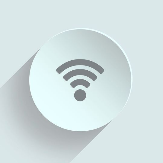 OWE (Opportunistic Wireless Encryption) ist ein Standard zur Verschlüsselung der Daten in einem offenen WLAN-Netz. OWE (Opportunistic Wireless Encryption) ist ein Standard zur Verschlüsselung der Daten in einem offenen WLAN-Netz.