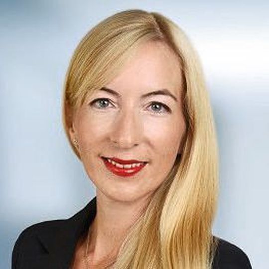 Rechtsanwältin Anne Marhoffer-Beljuli hat sich auf Vertrags-Checks, Vertragsgestaltung und Allgemeinde Geschäftsbedingungen (AGB), Anlagenbau, Service Level Agreements (SLA) und Key Performance Indicators (KPI) in der Logistik spezialisiert. Rechtsanwältin Anne Marhoffer-Beljuli hat sich auf Vertrags-Checks, Vertragsgestaltung und Allgemeinde Geschäftsbedingungen (AGB), Anlagenbau, Service Level Agreements (SLA) und Key Performance Indicators (KPI) in der Logistik spezialisiert.