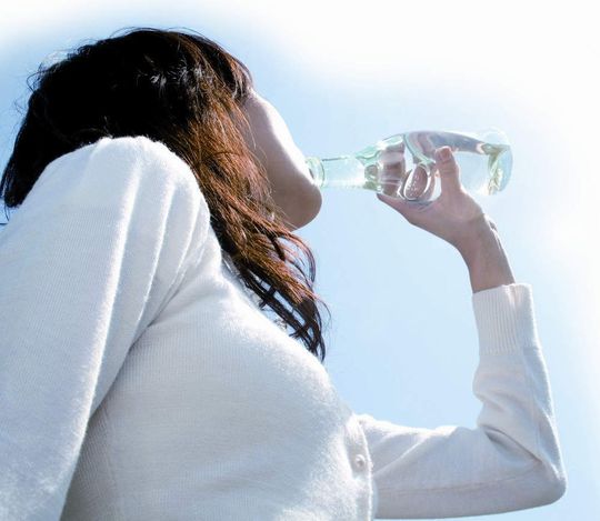1 Trinkwasser darf in der EU maximal 0,05 Milligramm Chrom pro Liter enthalten. 1 Trinkwasser darf in der EU maximal 0,05 Milligramm Chrom pro Liter enthalten.