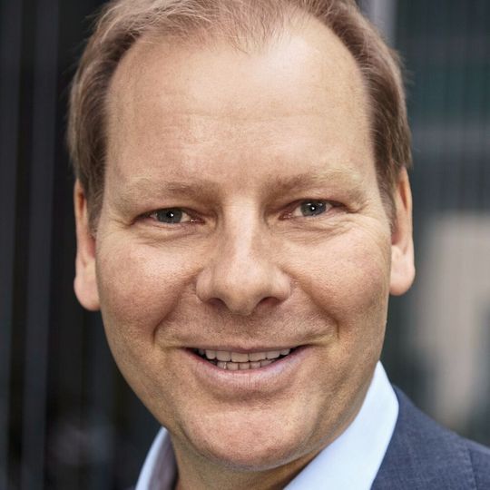 Alex Voigt ist seit April 2018 Sales Director Germany bei Manhattan Associates und hat seinen Dienstsitz in Düsseldorf. Voigt kommt von Retail Solutions Inc., wo er zuletzt als General Manager DACH gewirkt hat. Davor war er als Sales Manager Central Europe bei GT Nexus beschäftigt. Alex Voigt ist seit April 2018 Sales Director Germany bei Manhattan Associates und hat seinen Dienstsitz in Düsseldorf. Voigt kommt von Retail Solutions Inc., wo er zuletzt als General Manager DACH gewirkt hat. Davor war er als Sales Manager Central Europe bei GT Nexus beschäftigt.