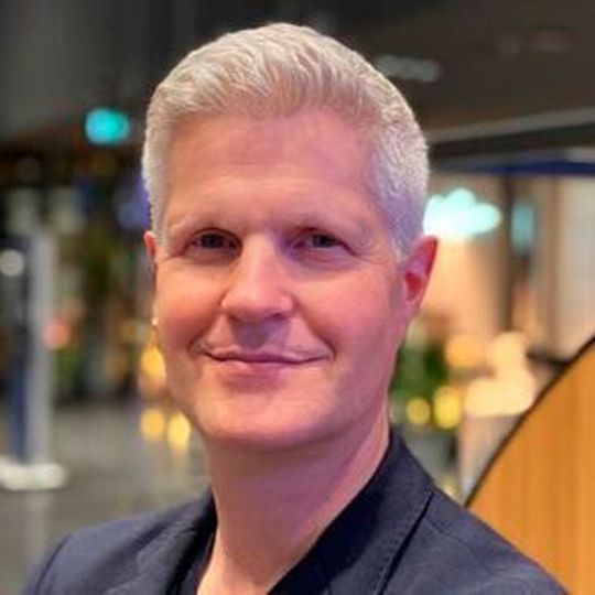 Jens Urlichs ist verantwortlich für den neuen Markenauftritt von Mercedes-Benz. Beim Deutschen Remarketing Kongress 2020 spricht er darüber, wie sich das auf das Gebrauchtwagengeschäft auswirkt. Jens Urlichs ist verantwortlich für den neuen Markenauftritt von Mercedes-Benz. Beim Deutschen Remarketing Kongress 2020 spricht er darüber, wie sich das auf das Gebrauchtwagengeschäft auswirkt.