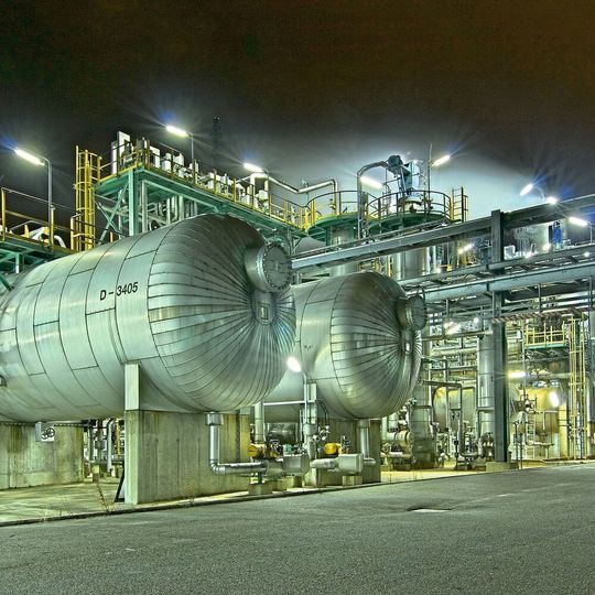 Bild 1: In Anwendungen mit Explosionsgefährdung, wie beispielsweise der chemischen Industrie, ist die Zündschutzart Überdruckkapselung (Ex p) oft eine praxisgerechte Lösung. Bild 1: In Anwendungen mit Explosionsgefährdung, wie beispielsweise der chemischen Industrie, ist die Zündschutzart Überdruckkapselung (Ex p) oft eine praxisgerechte Lösung.