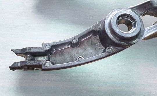 Die Automobilkomponente wurde mit einer Druckgussform aus Thermodur E 40 K Superclean gefertigt. Die Automobilkomponente wurde mit einer Druckgussform aus Thermodur E 40 K Superclean gefertigt.
