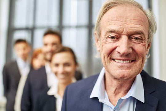 Ein höheres Renteneintrittsalter würde dazu führen, dass die Fachkräfte den Unternehmen länger zur Verfügung stehen, so die Theorie des VDMA. Ein höheres Renteneintrittsalter würde dazu führen, dass die Fachkräfte den Unternehmen länger zur Verfügung stehen, so die Theorie des VDMA.