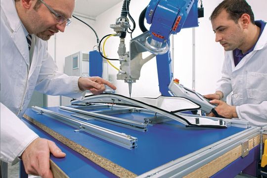 Eingesetzt werden die Schäume von Ceracon zum Beispiel zur Abdichtung von Hecktüren in der Automobilindustrie. Eingesetzt werden die Schäume von Ceracon zum Beispiel zur Abdichtung von Hecktüren in der Automobilindustrie.