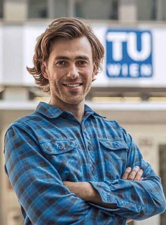 Dr. Georg Pfusterschmied wurde am 4. Dezember für die Entwicklung des Flüssigkeitssensors mit dem Dr. Ernst Fehrer-Preis ausgezeichnet. Dr. Georg Pfusterschmied wurde am 4. Dezember für die Entwicklung des Flüssigkeitssensors mit dem Dr. Ernst Fehrer-Preis ausgezeichnet.